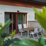 公寓 With Excellent Location