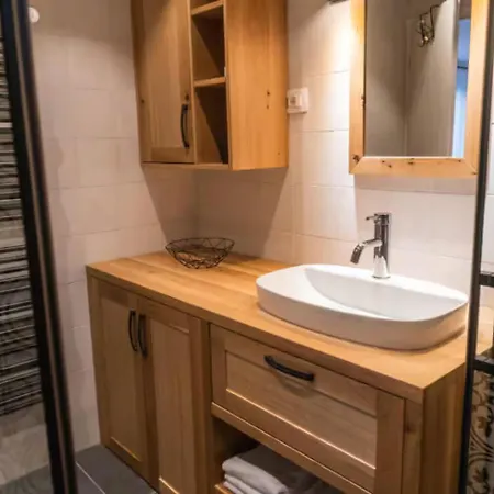 With Excellent Location Apartmán