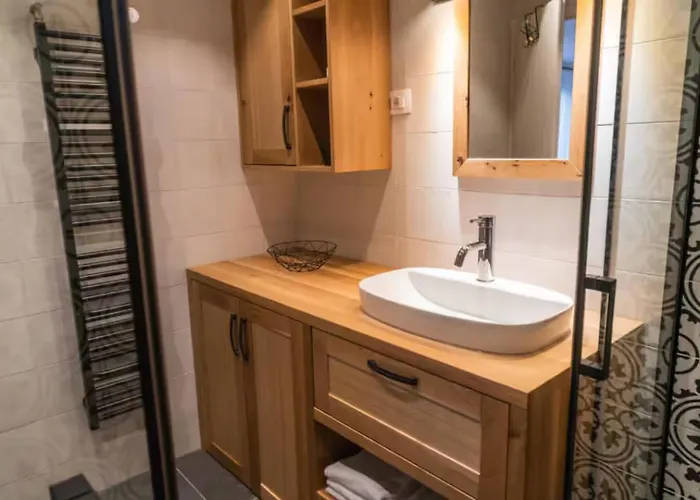 With Excellent Location アパート